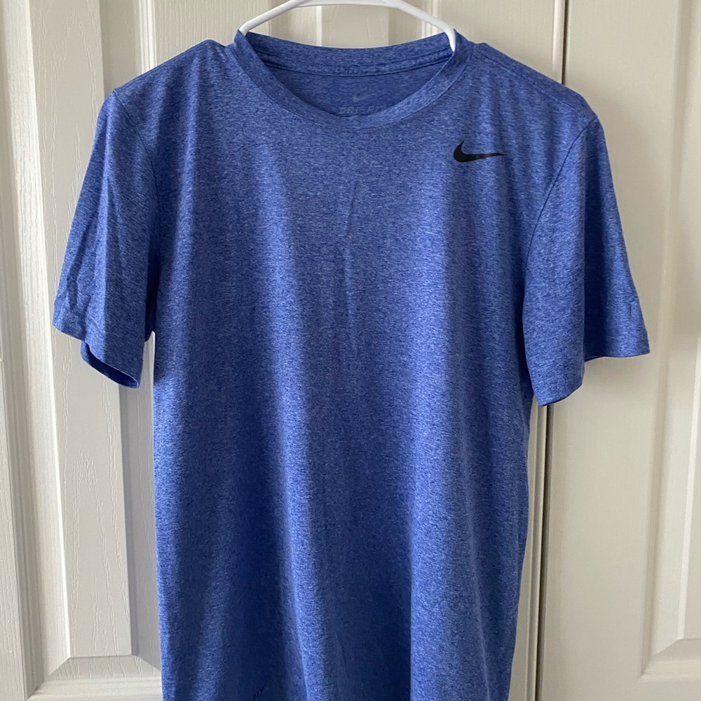 Men’s dry fit Nike tee